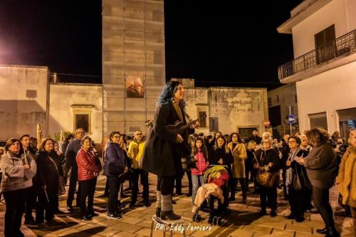 La processione delle storie 2022 - Performance musicale di una creativa menestrella